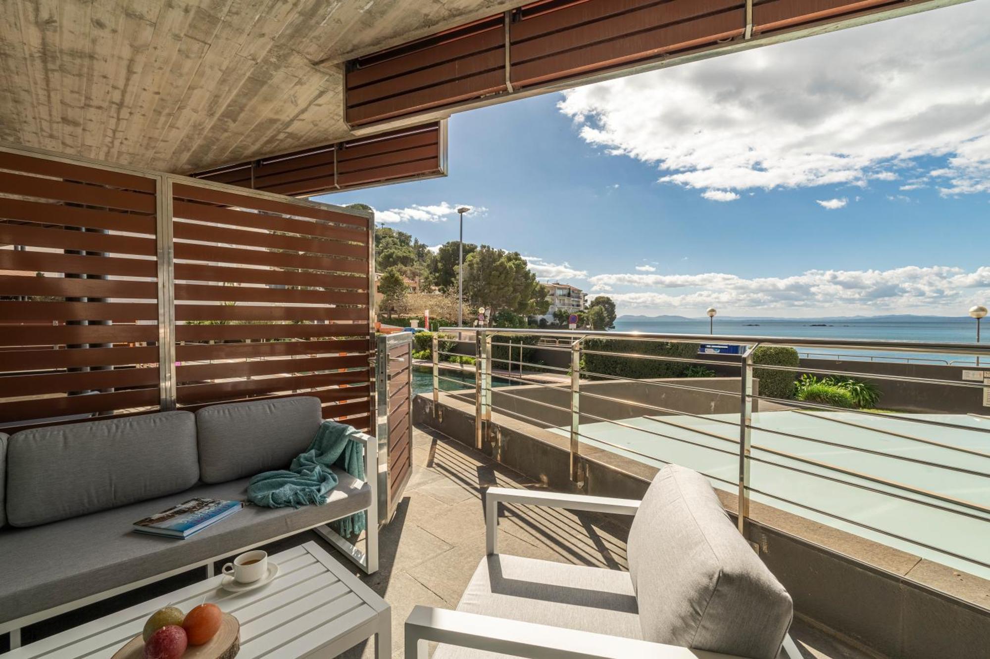 Apartamento Con Gran Terraza Delante Del Mar Roses Dış mekan fotoğraf