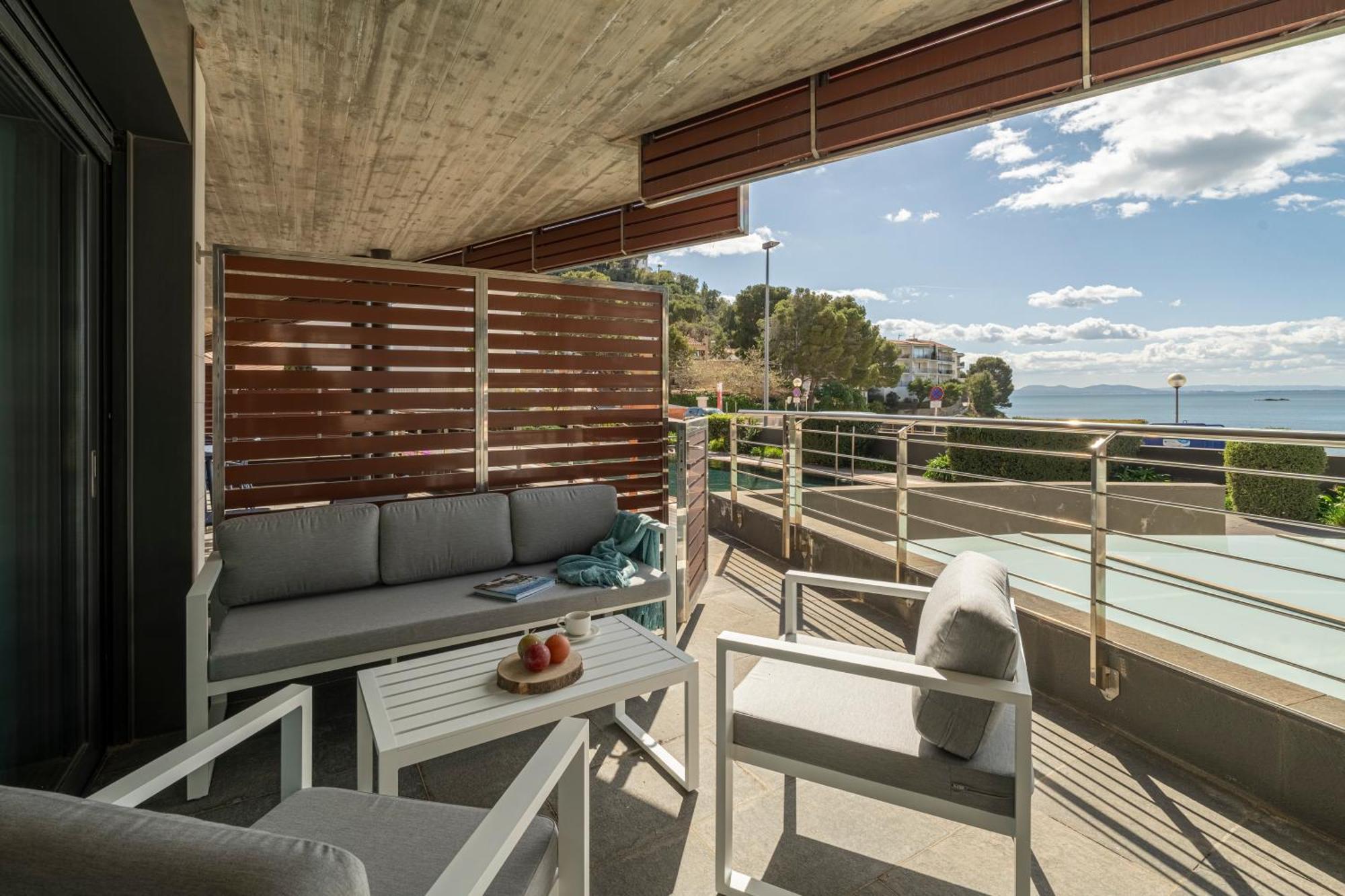 Apartamento Con Gran Terraza Delante Del Mar Roses Dış mekan fotoğraf